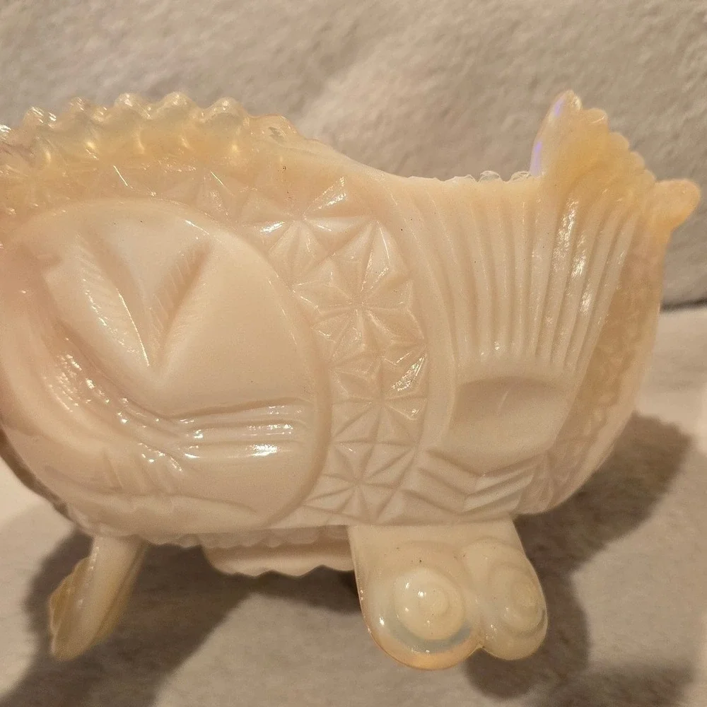 Vintage Westmoreland Peach Opalescent Slag  Lovebirds Daisy Button Trinket Dish
